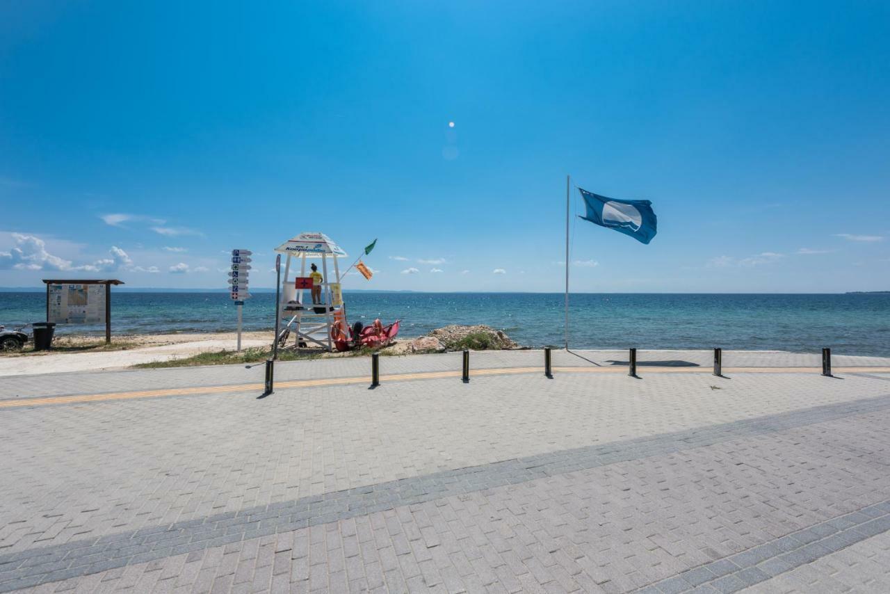 Nikiti Maisonette On The Beach By Luxlikehome Exterior photo